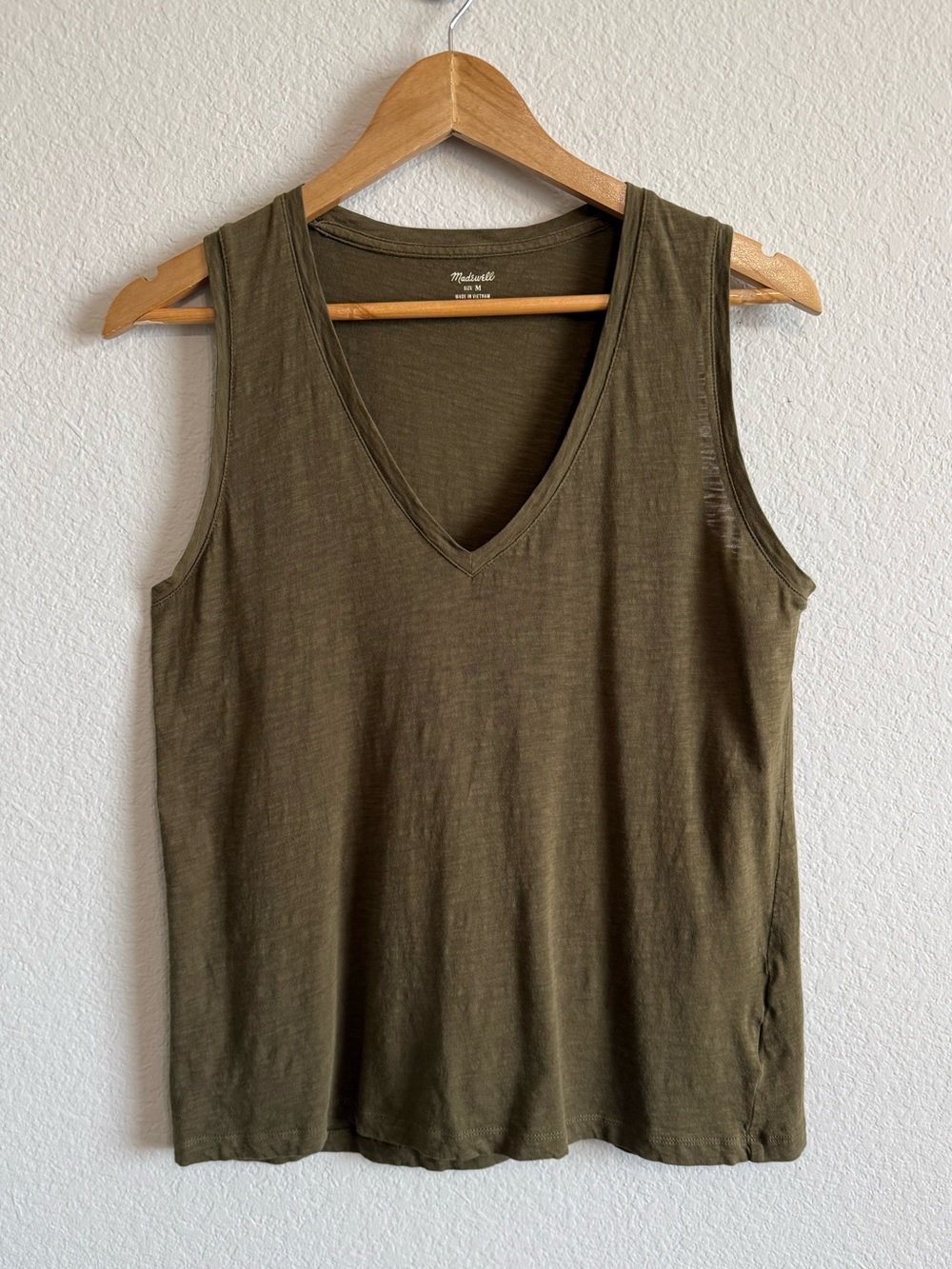 Madewell Whisper V-Neck Cotton Tank Top Style K7393 Olive Green Size Medium